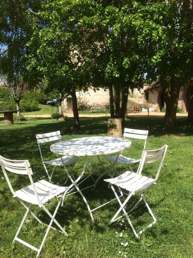 Bed and Breakfast La Ferme Au Colombier Neron Zewnętrze zdjęcie